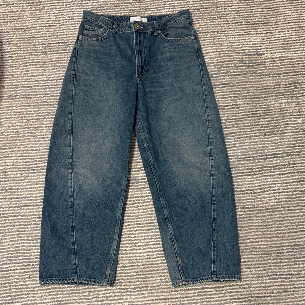 Zara Women's Relaxed Fit Blue Jeans NWOT
